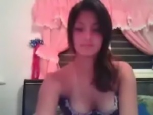 Super cute girl show in webcam ... free