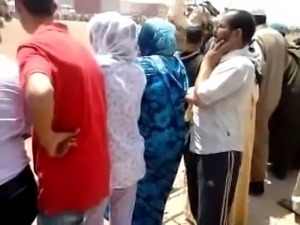 gropin arabic ass in public and she like it