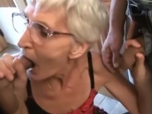 Granny without teet blows cock