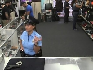 Latina policewoman facialed for cash trying to pawn an old g