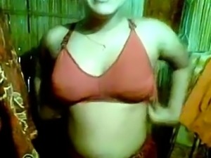 Cute Indian Girl expose her hot boobs