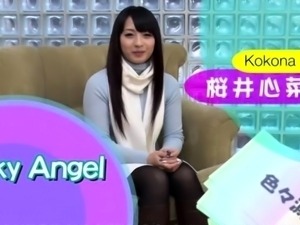 Kokona Sakurai loves posing while masturbating