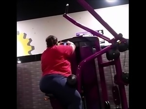 Really Fat Mound Pawg doing weights