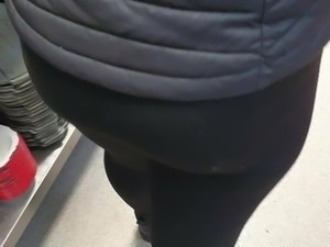 Romanian mom with big ass in leggings has sex with husband