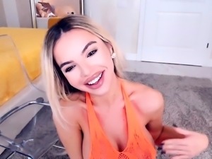 Big boob brunette masturbates on webcam