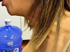 Amateur blowjob and cumshot i love cock