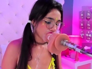 Amateur preggo hoe toys her pussy close up in fetish solo