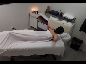 A massage session ends up in hot fucking for a asian babe