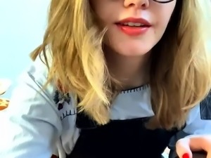 Blonde teen vicki toy fuck her shave sex holes